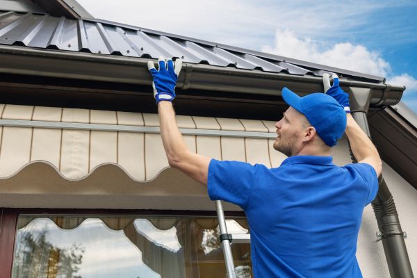 Rain Gutter Maintenance in Glendale